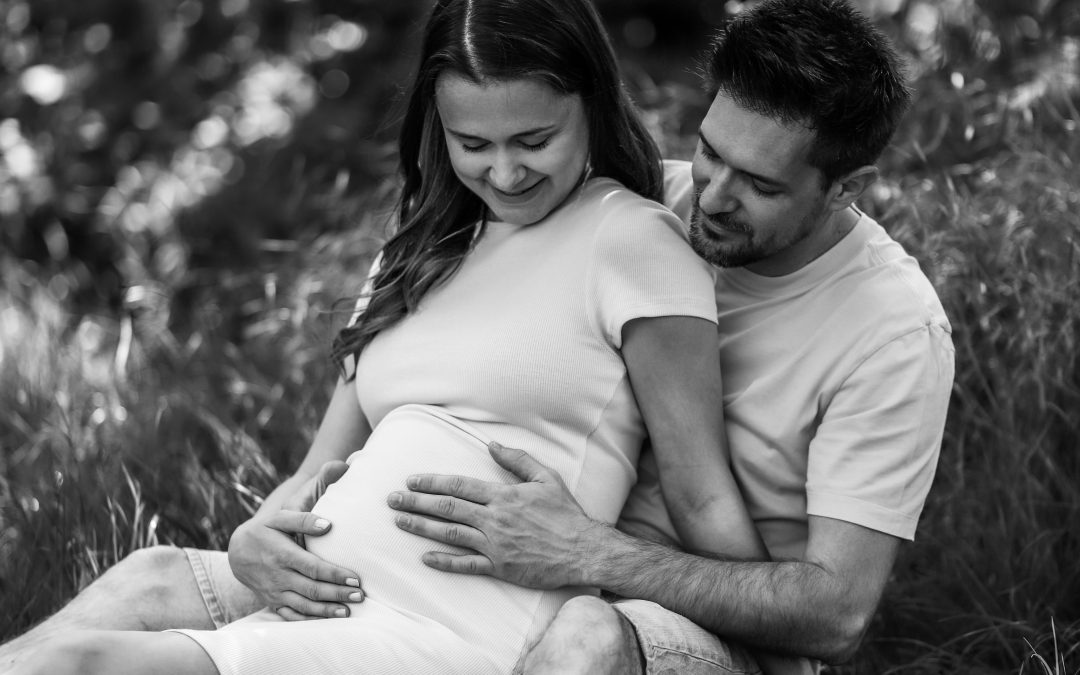 Ako pózovať na tehotenské fotky? – perfektné tipy na tehotenské fotenie pre páry